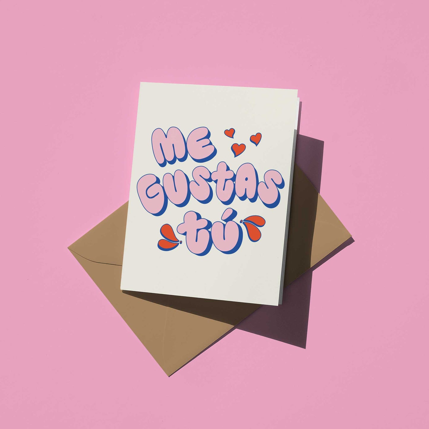 Card with 'Me Gustas Tó' text on a pink background