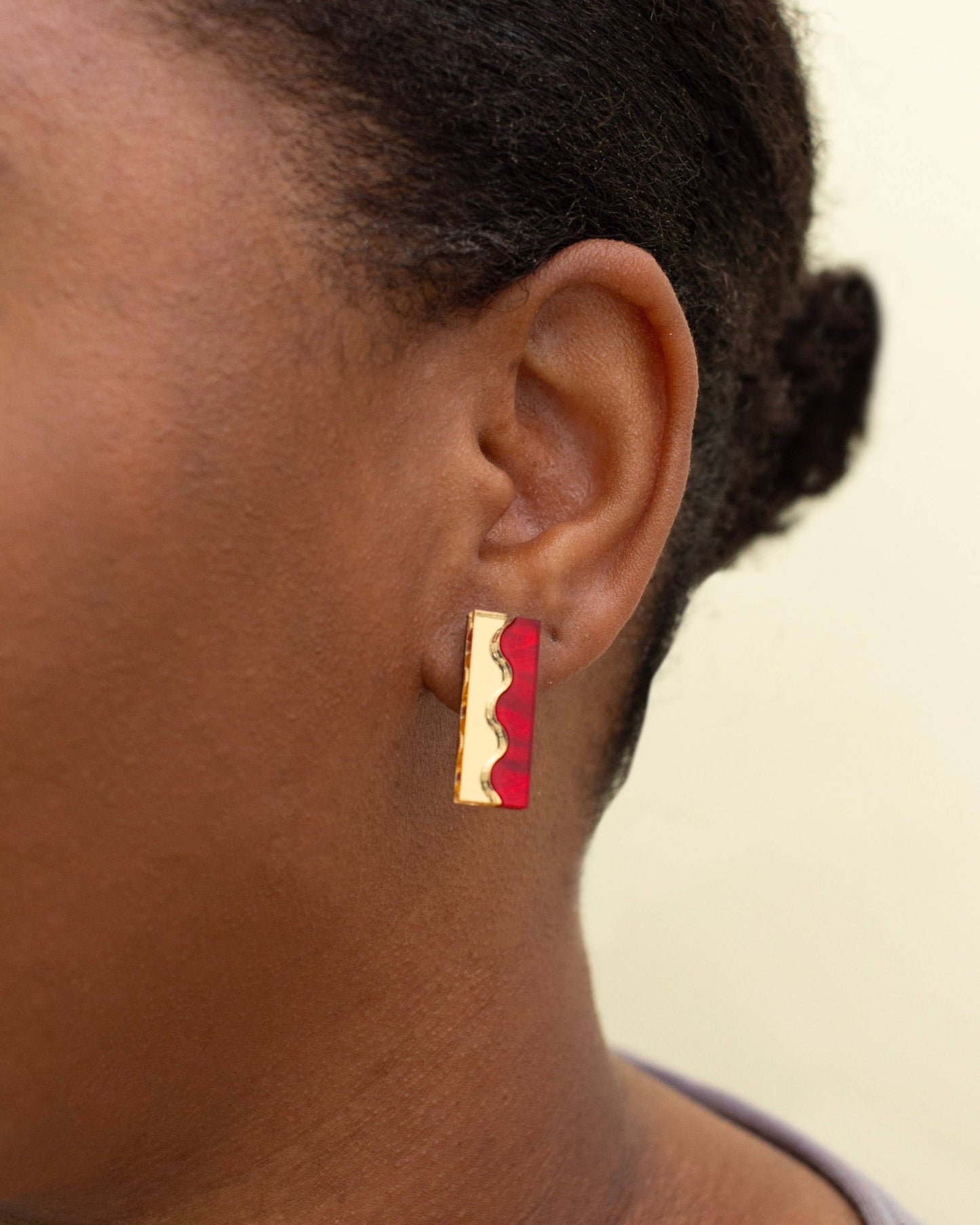 Suni Red Gold Studs Earrings Acrylic Wavy Earrings