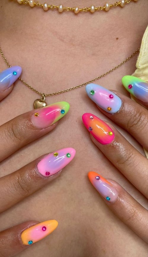 It's Spring! This means it's time for new manicure inspo 💅