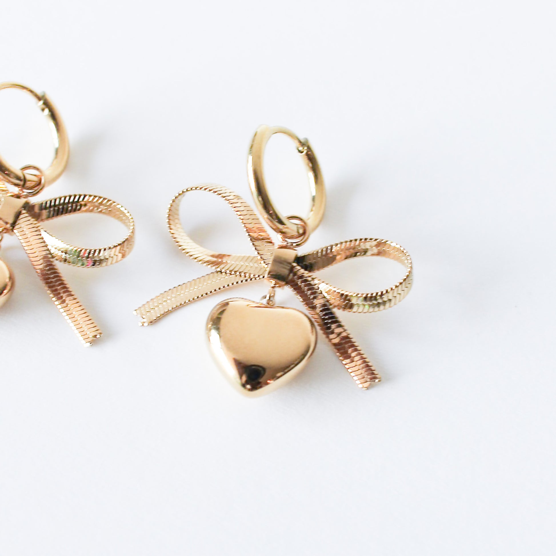 Beau Heart Bow Hoop Earrings Or Bon Femmes