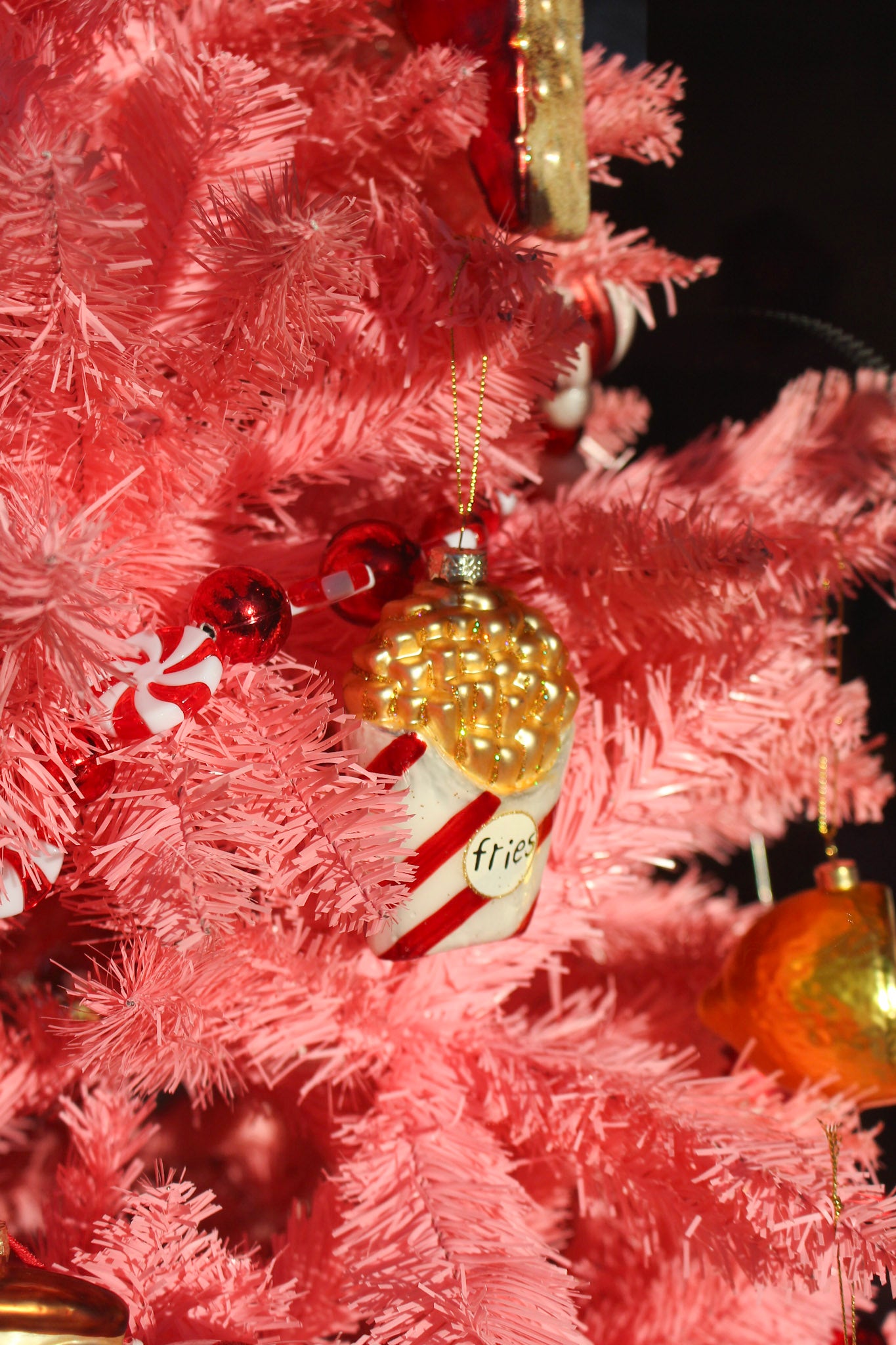 Bon Femmes Holiday 2025, Pink christmas tree with french fries ornament