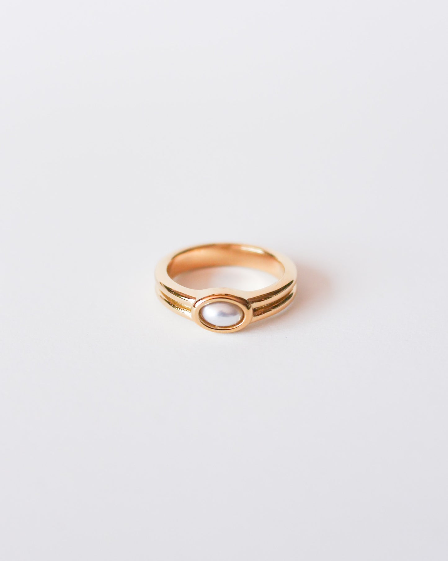 Celine Pearl Ring - Or - Bon Femmes - Gold Ring - Pearl Ring