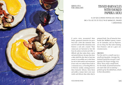 Plate of food with a drink on a blue surface, accompanied by a recipe text.