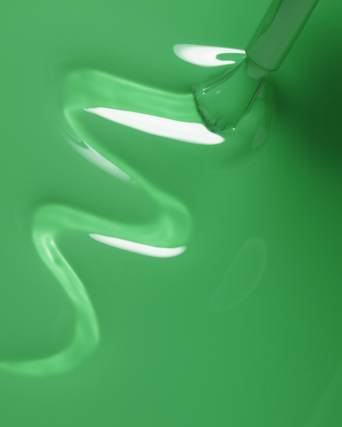 Tranquila y Tropical Bright Green Nail Polish
