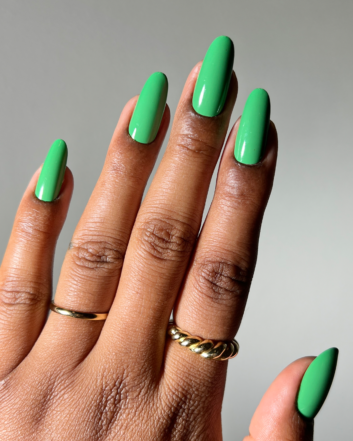 Tranquila y Tropical Bright Green Nail Polish