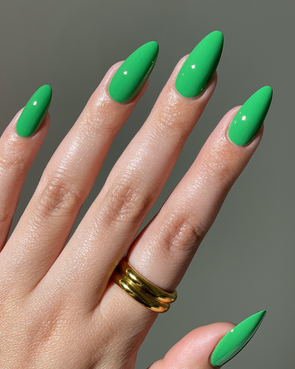 Tranquila y Tropical Bright Green Nail Polish