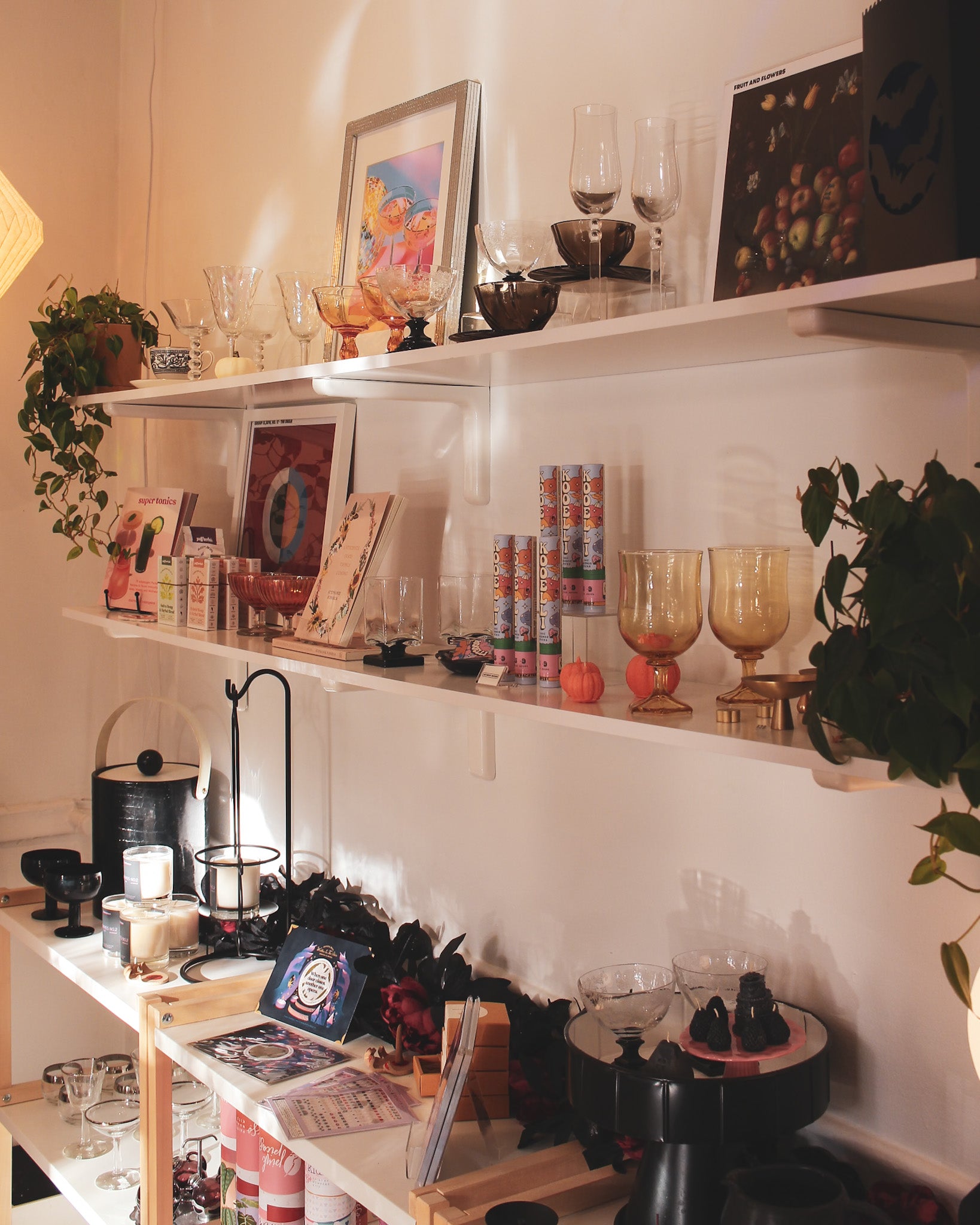 bon femmes shop halloween