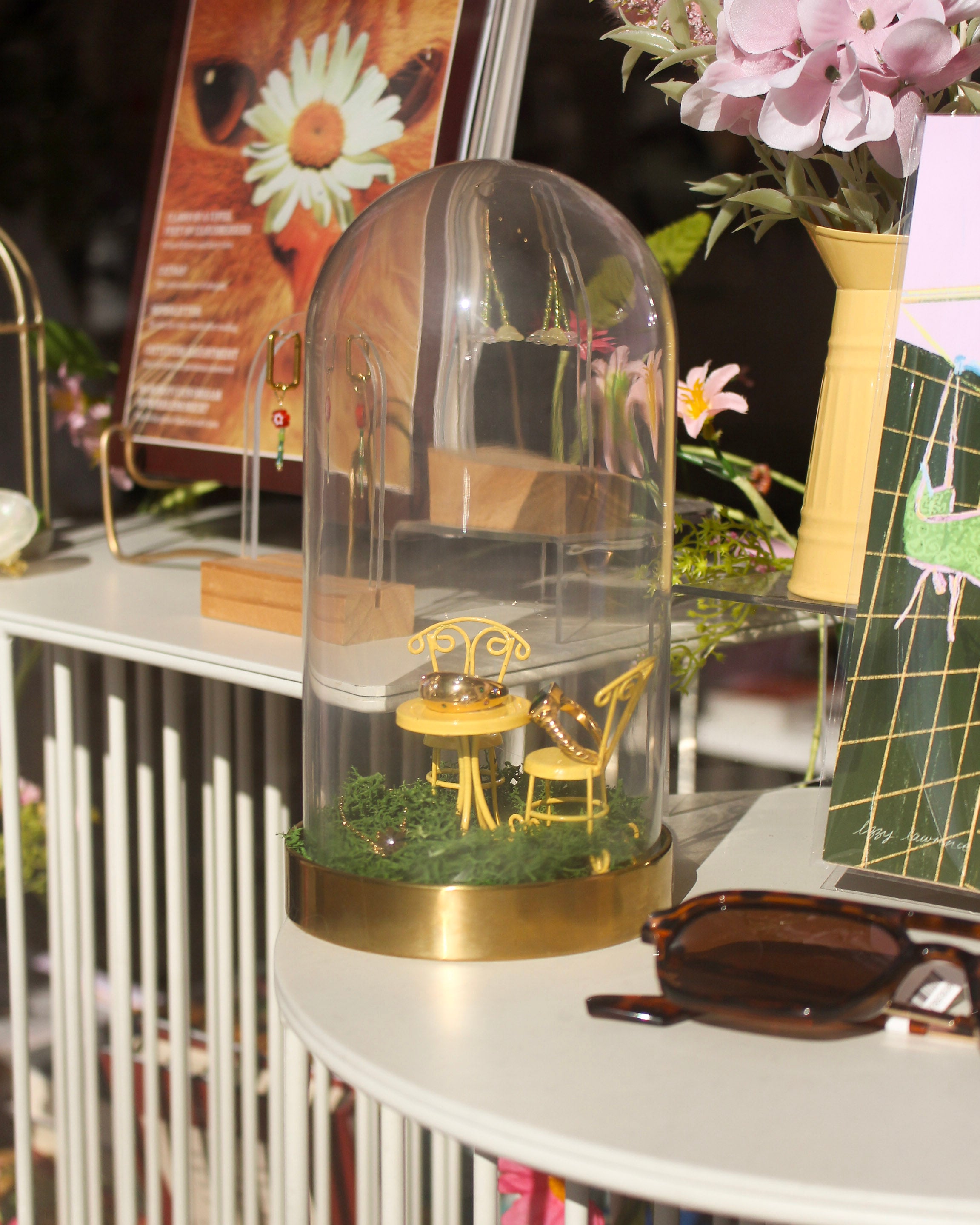 bon femmes spring display